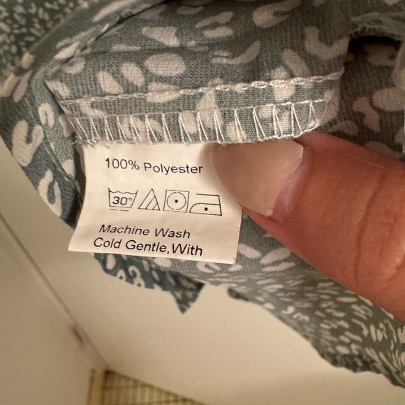 🎉 Host Pick 🎉 Shein Green and White Top - Picture 5 of 6